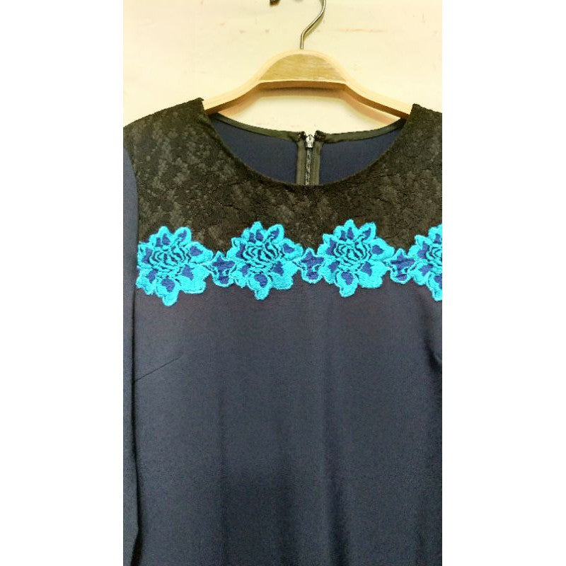 MADEMOISELLE 刺繡花朵 氣質上衣