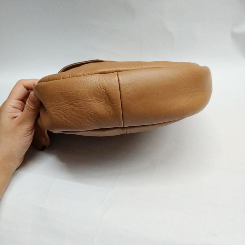 蛋形褐色真皮包 腰包