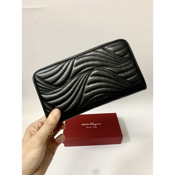 FERRAGAMO 全黑壓紋 真皮長夾 有盒有卡 保證正品
