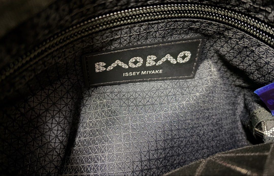 99近新品❗️ ❗️ ❗️ ISSEY MIYAKE BAO BAO 三宅一生 7*7 灰黑 幾何包 保證正品