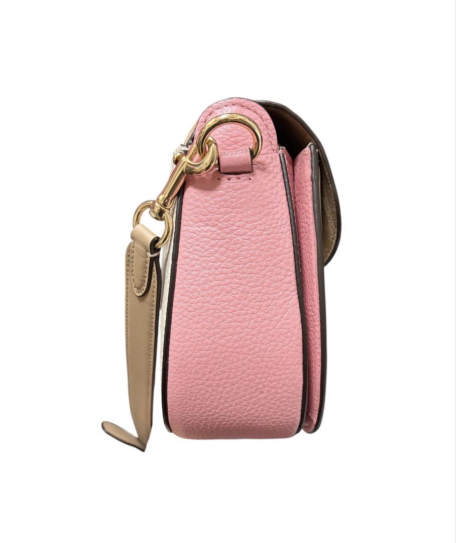 近新品❗️ ❗️ ❗️ COACH 杏色 粉色 拼接 馬鞍包 斜背包 保證正品