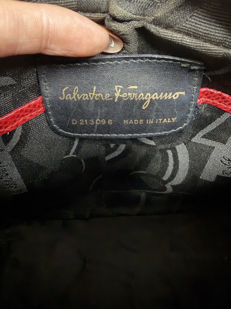 FERRAGAMO 紅色 蜥蜴紋壓紋 斜背包