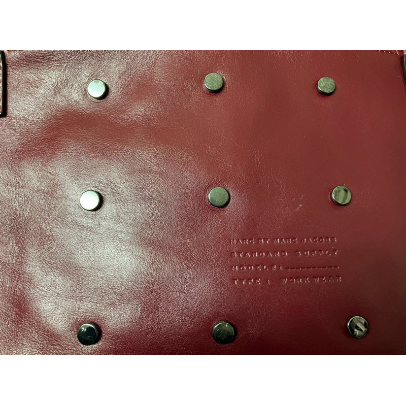 MARC BY MARC JACOBS 酒紅色卯釘斜背包 保證正品
