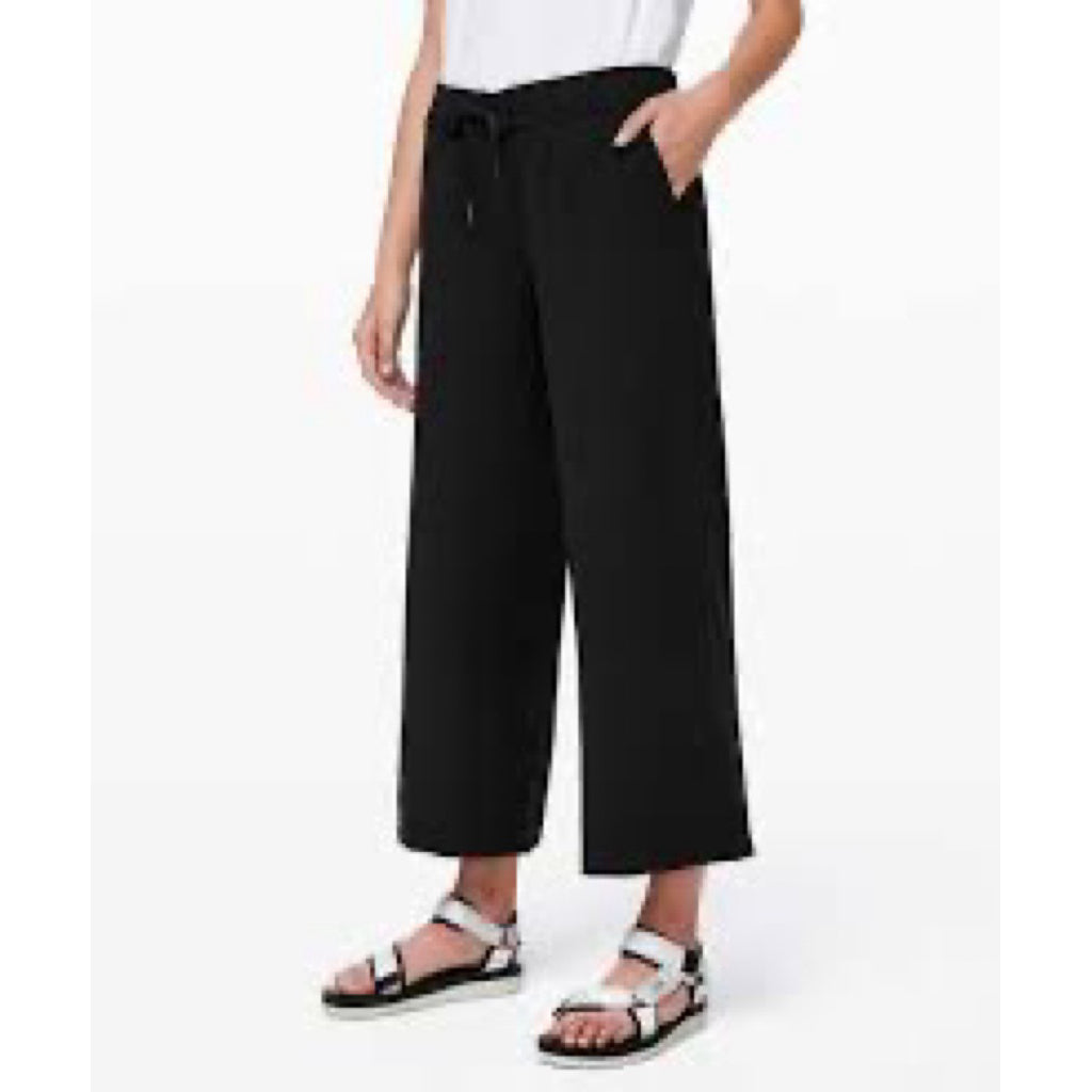 lululemon 全新九分瑜珈喇叭褲On the Fly 7/8 Pant*Woven 保證100%真品
