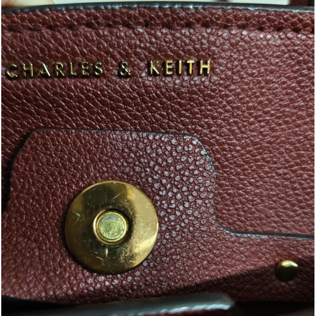 CHARLES & KEITH 斜背包 肩背包 小包 暗酒紅色 保證正品
