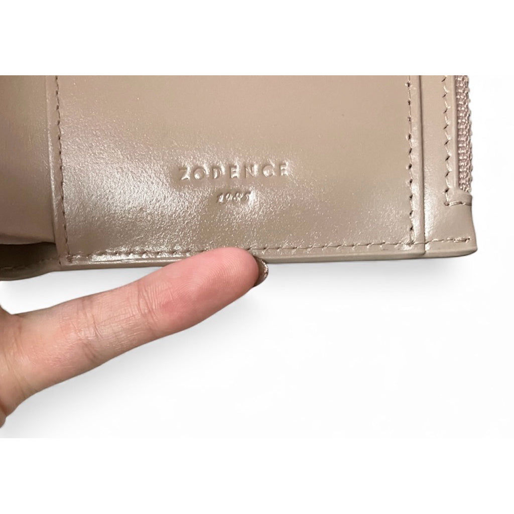 全新品❗️❗️❗️ZODENCE 奶灰色 真皮 對折中夾