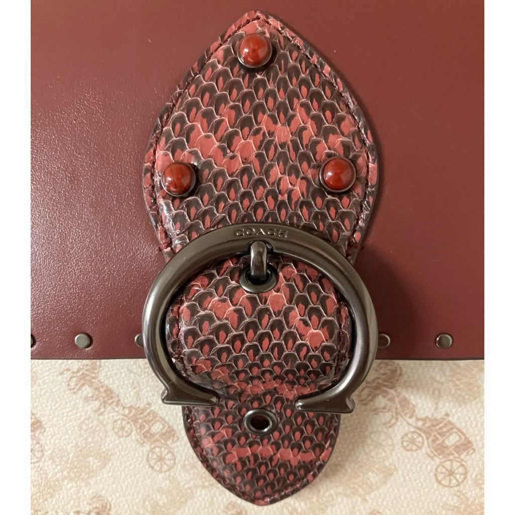 全新品❗️❗️❗️COACH 酒紅 蛇紋 經典馬車 風琴包 保證正品