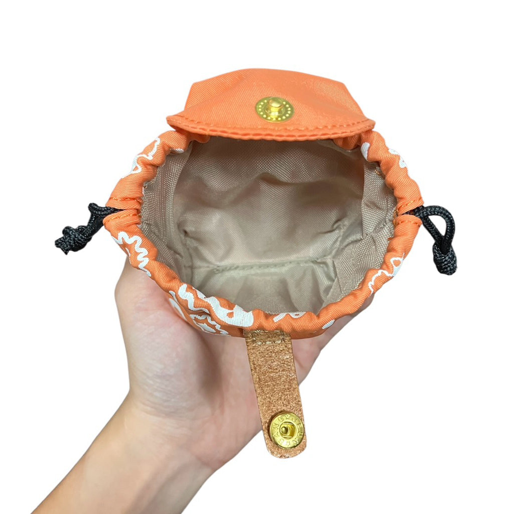 近新品❗️❗️❗️SATANA 橘色 印花 背包型 束口 小零錢包