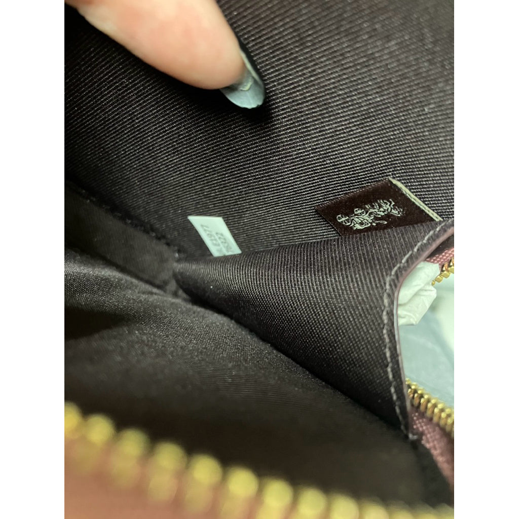 全新品❗️❗️❗️COACH 粉色 愛心 滿版壓紋 零錢包 保證正品